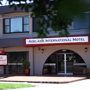 Motel International ***