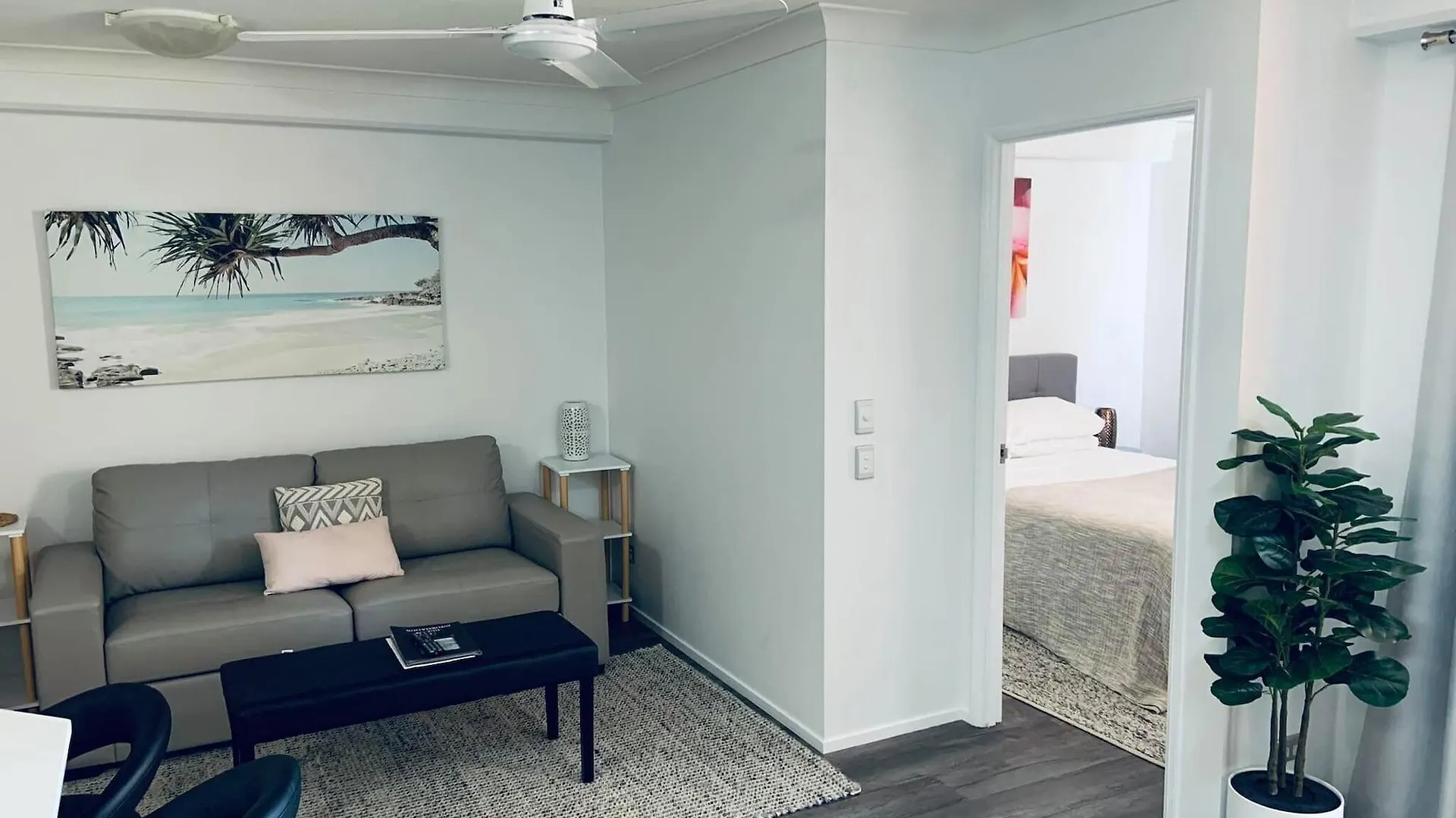 *** Aparthotel Aruba Surf Resort Broadbeach Australia