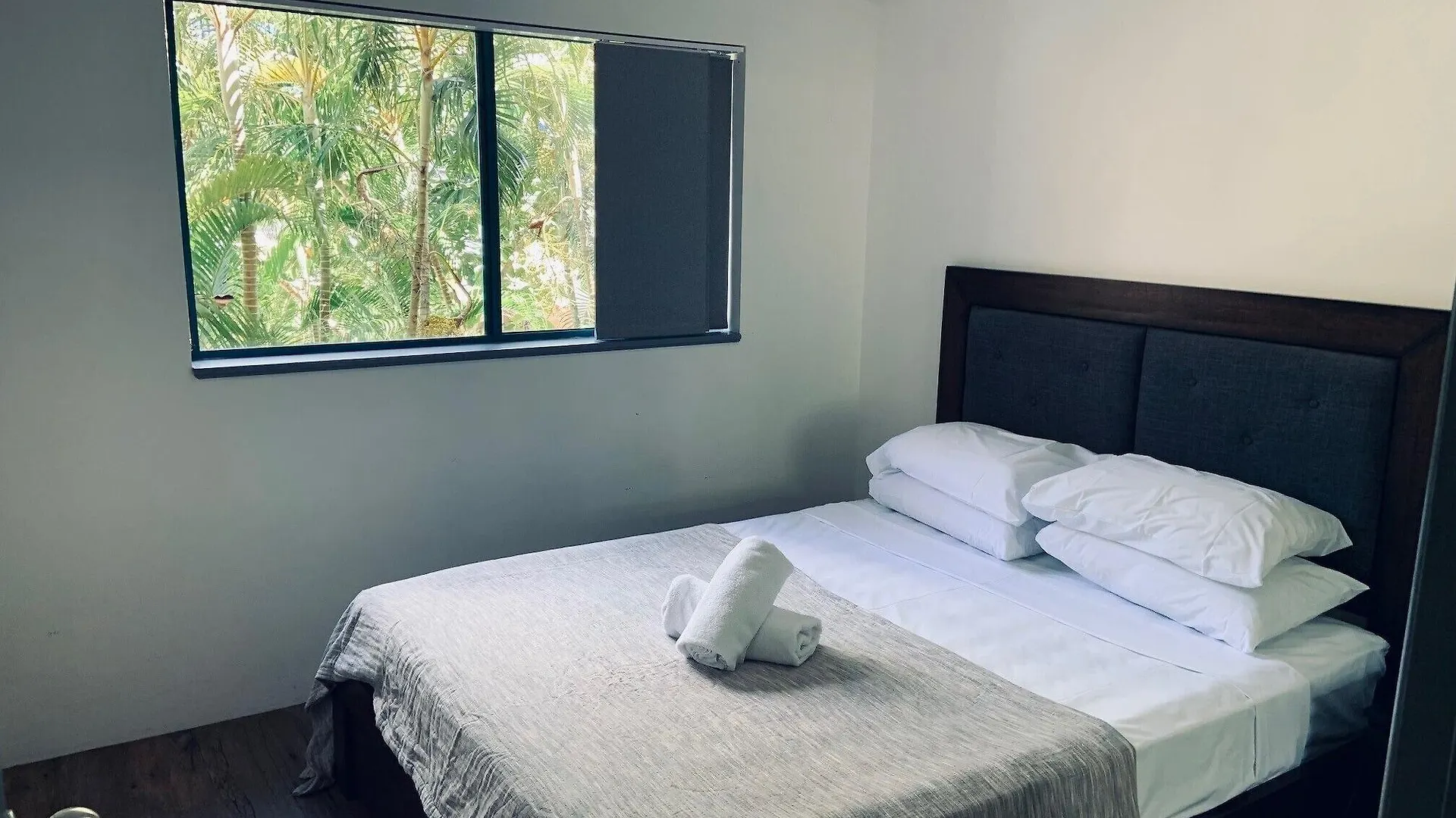 *** Aparthotel Aruba Surf Resort Broadbeach Australia